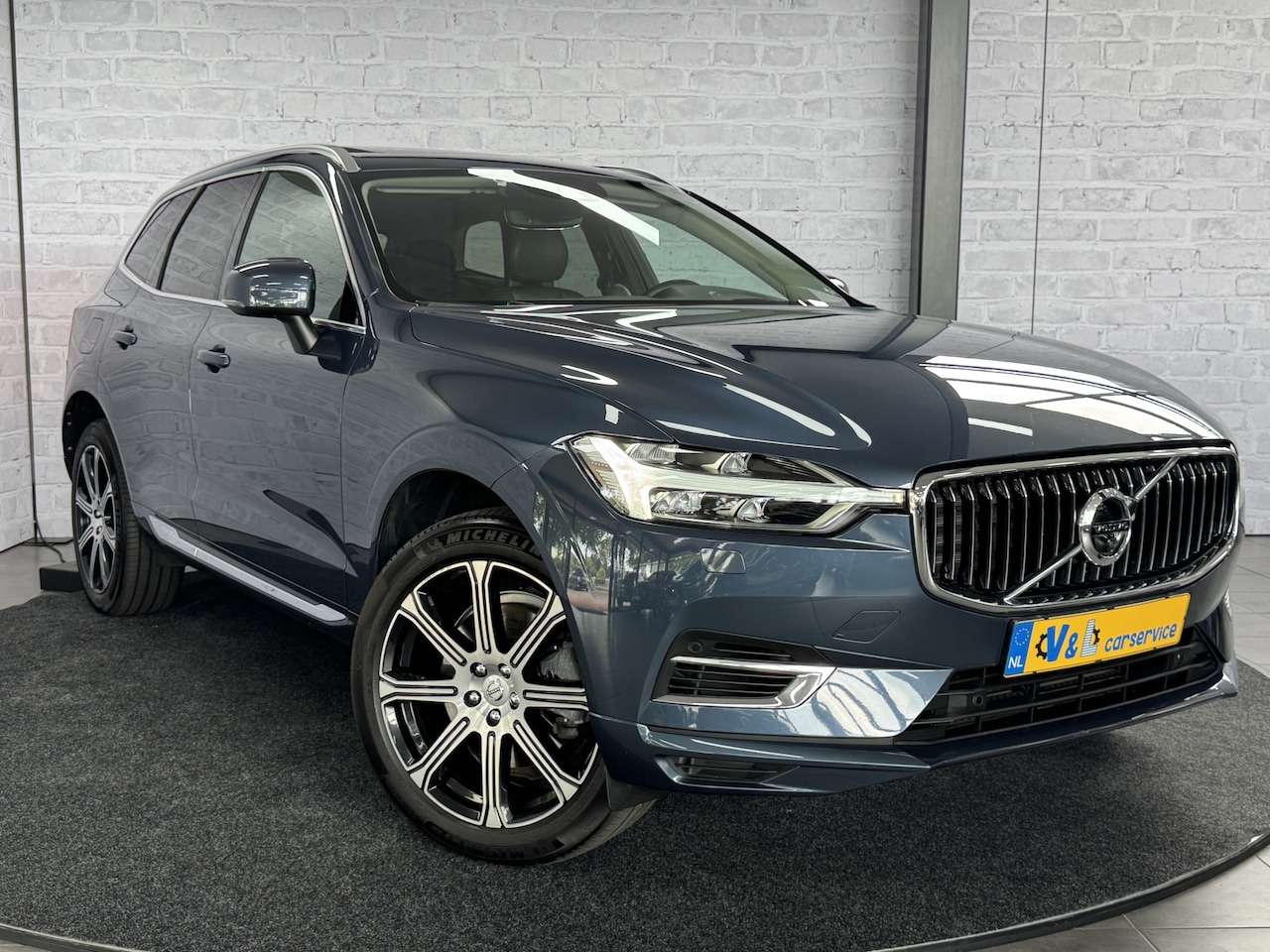 Volvo XC60 - 2.0 T8 Twin Engine AWD Inscription Luchtvering B&W Pano Trekhaak Pilot Assist - AutoWereld.nl