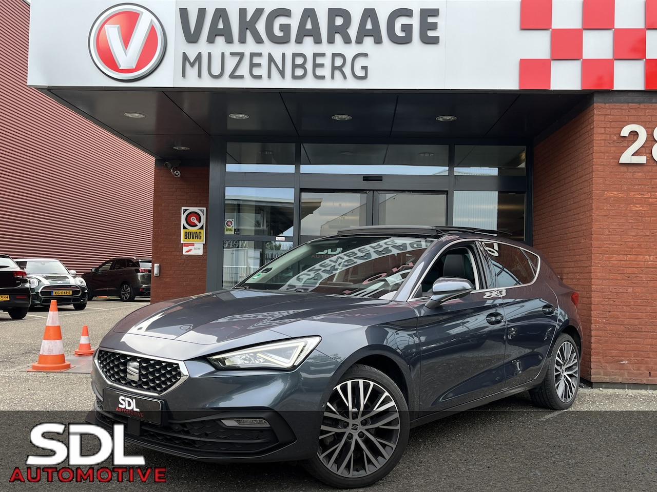 SEAT Leon - 1.4 TSI eHybrid PHEV Xcellence // SCHUIF - KANTEL DAK // NAVI // CAMERA // MEMORY SEATS // - AutoWereld.nl
