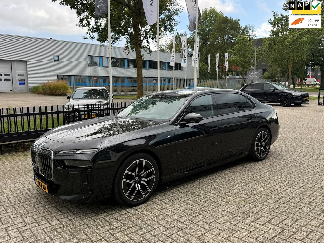 BMW i7 - XDrive60 106 kWh/BTW|NAP|MASSAGE|PANO|SKYLOUNGE|VOLL - AutoWereld.nl