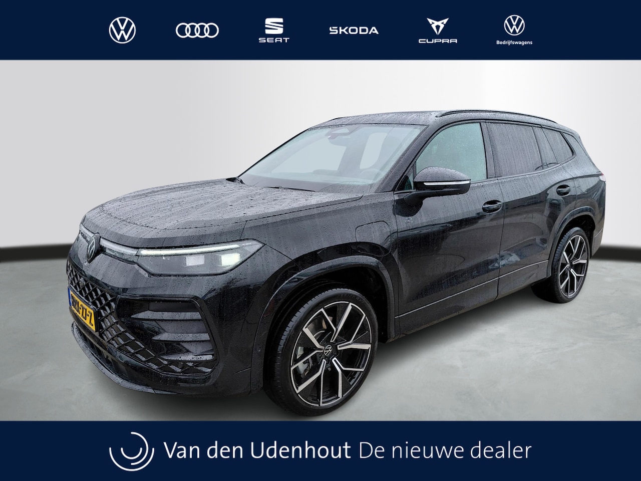 Volkswagen Tayron - 1.5 eHybrid R-Line Edition | Black Style | Panoramadak | - AutoWereld.nl