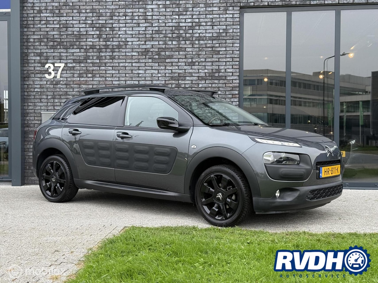 Citroën C4 Cactus - 1.2 PureTech Shine Automaat |Pano|Stoelver - AutoWereld.nl