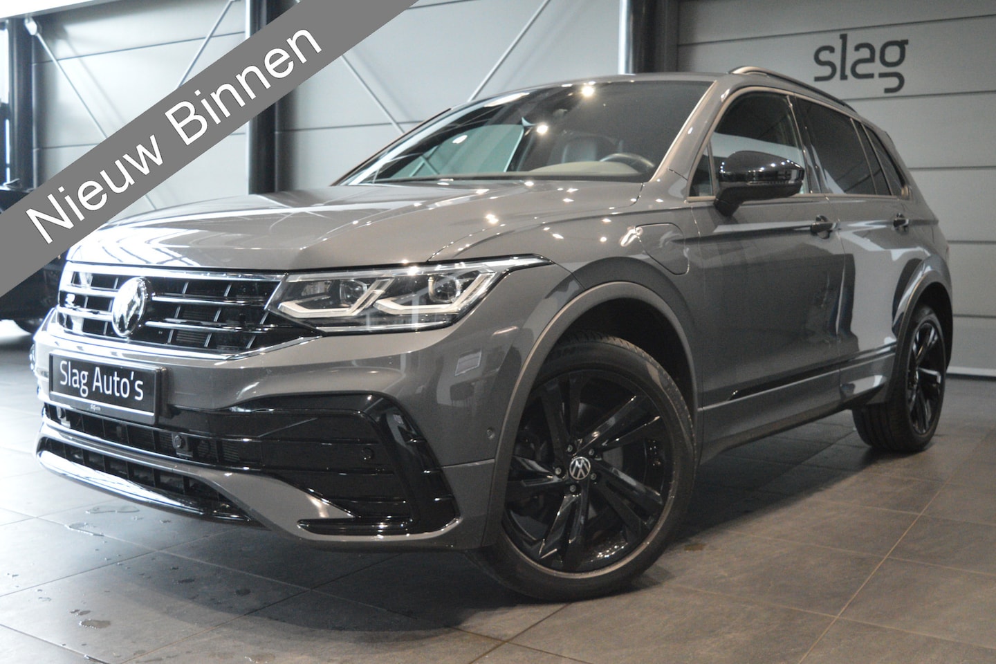 Volkswagen Tiguan - 1.4 TSI eHybrid 2X R-LINE Black Style camera trekhaak 19 inch !! - AutoWereld.nl
