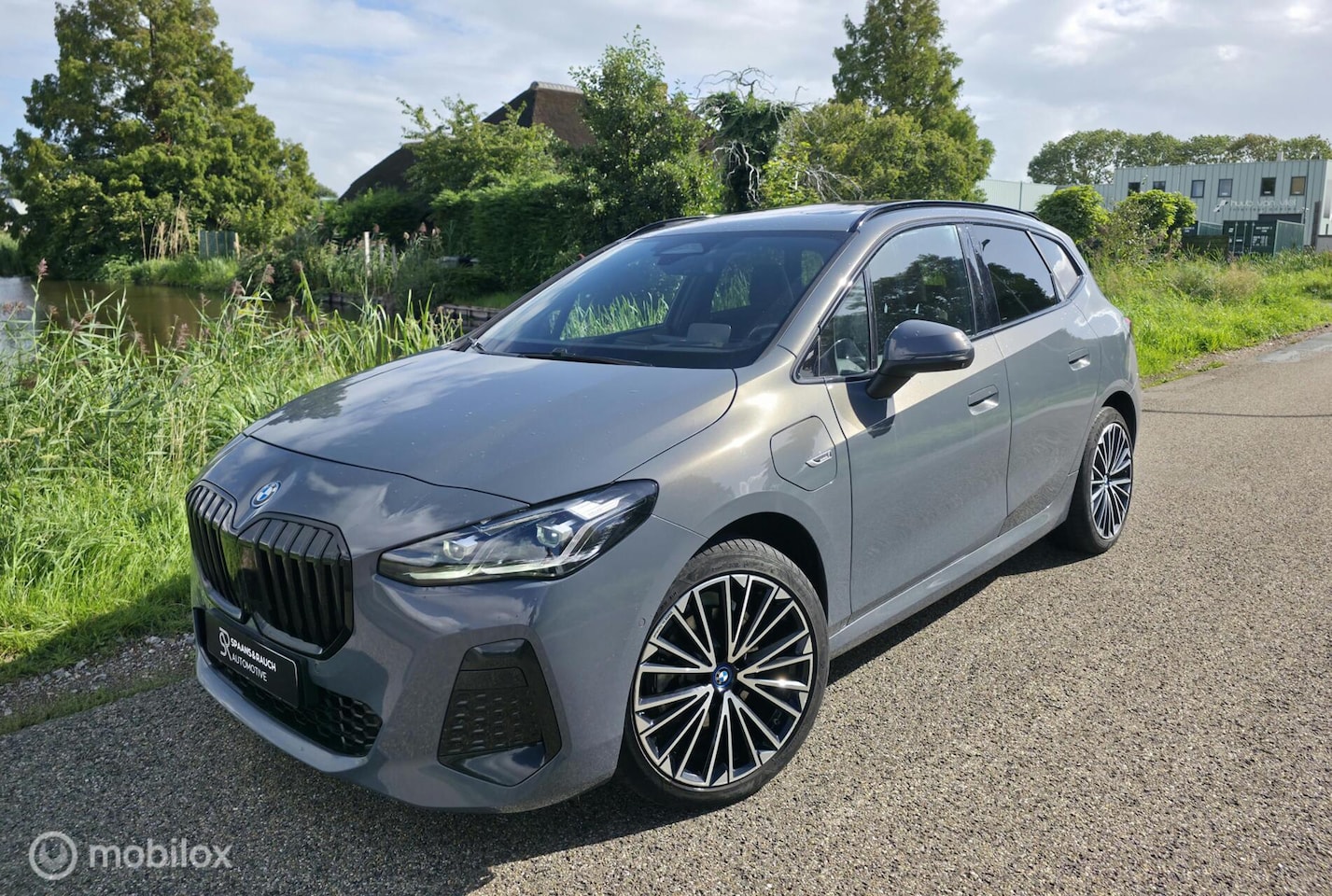BMW 2-serie Active Tourer - 225e xDrive / Pano / HK Audio - AutoWereld.nl
