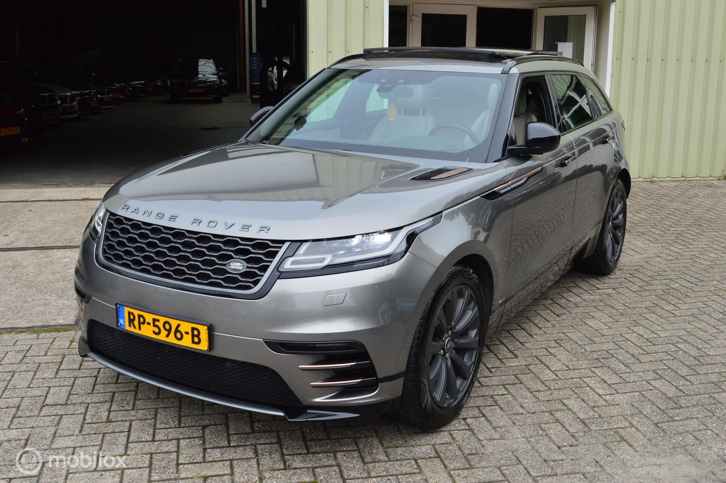 Land Rover Range Rover Velar - 2.0 I4 AWD SE 2.0 I4 AWD SE - AutoWereld.nl
