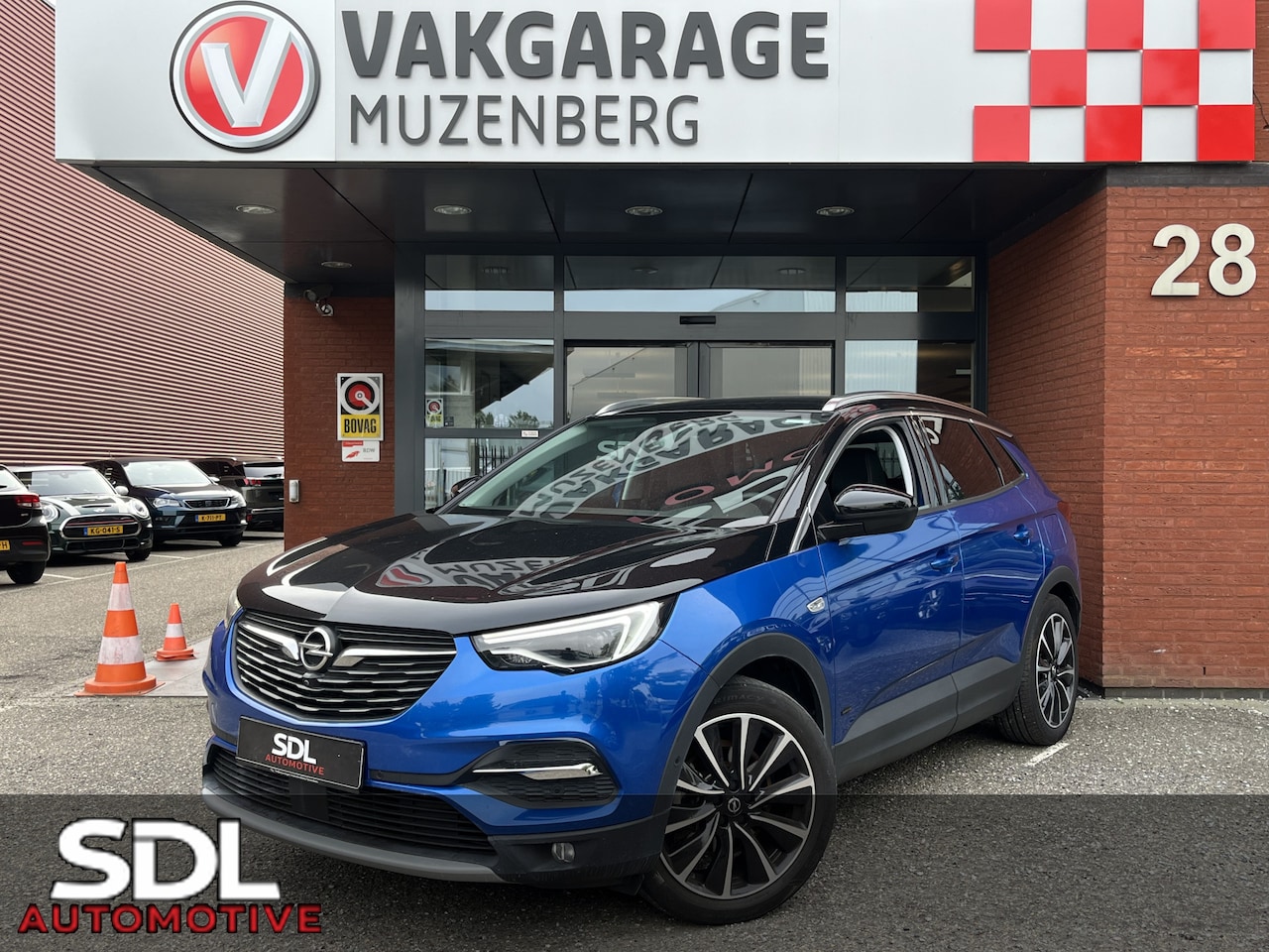 Opel Grandland X - 1.6 Turbo Hybrid4 Ultimate 300PK! // TREKHAAK // NAVI // CRUISE // CLIMA // CAMERA // MEMO - AutoWereld.nl