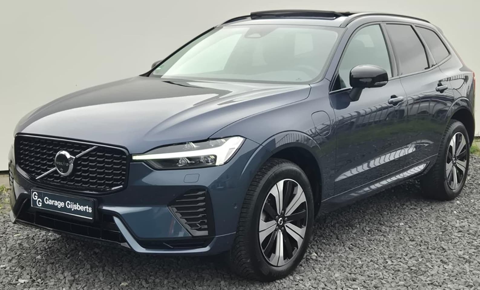 Volvo XC60 - 2.0 T6 Phev AWD Plus Dark 19” Wielen - Panoramadak - Lighting – Harman Kardon Audio - 360 - AutoWereld.nl