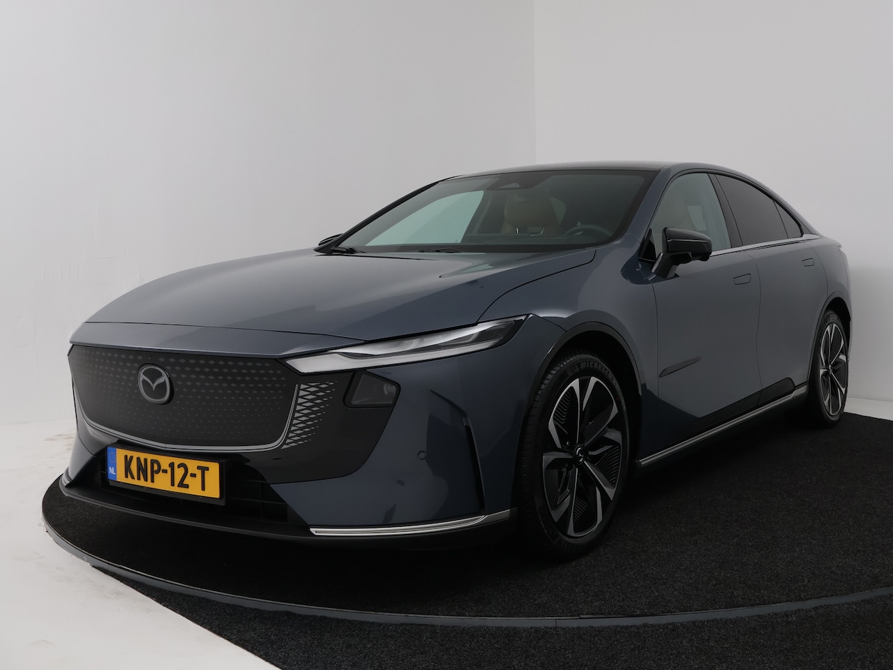 Mazda 6e - Takumi Plus Long Range 80 kWh Direct leverbaar | WLTP 552km - AutoWereld.nl