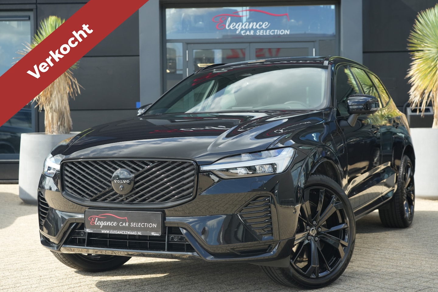 Volvo XC60 - 2.0 T8 Plug-in hybrid AWD Black Edition | Luchtvering | Pano | Trekhaak | Volvo XC60 2.0 T - AutoWereld.nl