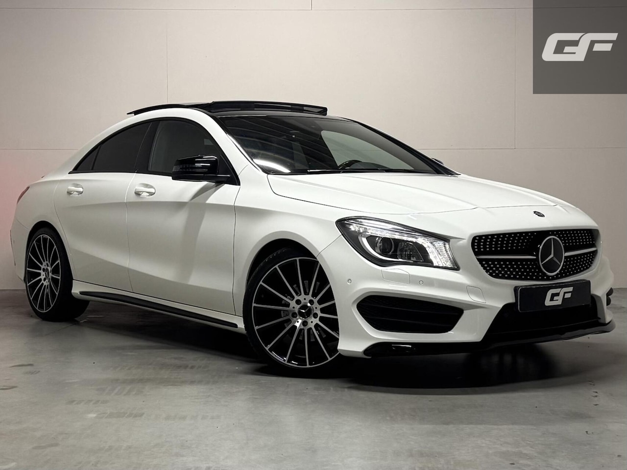Mercedes-Benz CLA-Klasse - 200 AMG Pano Leer NAVI ACC Camera - AutoWereld.nl