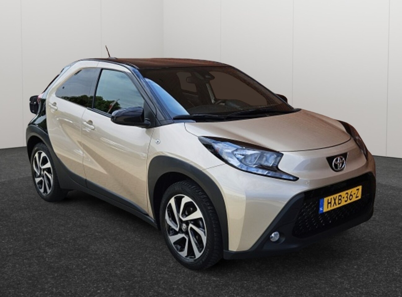 Toyota Aygo X - 1.0 VVT-i Pulse Two Tone Carplay 17" Velgen - AutoWereld.nl