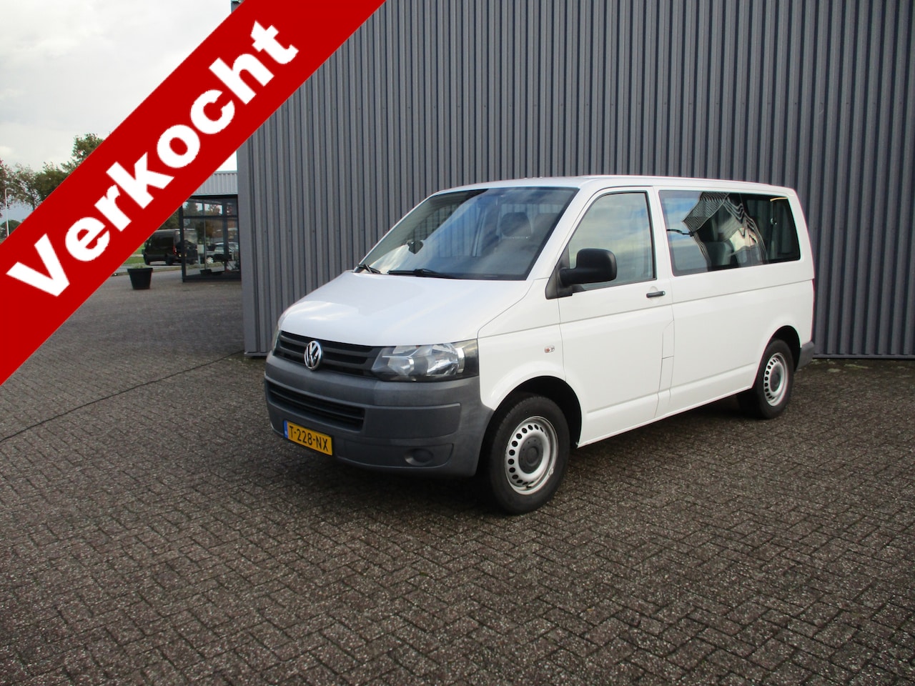 Volkswagen Transporter Kombi - 2.0 TDI 102 PK 9 Persoons personenbus - AutoWereld.nl