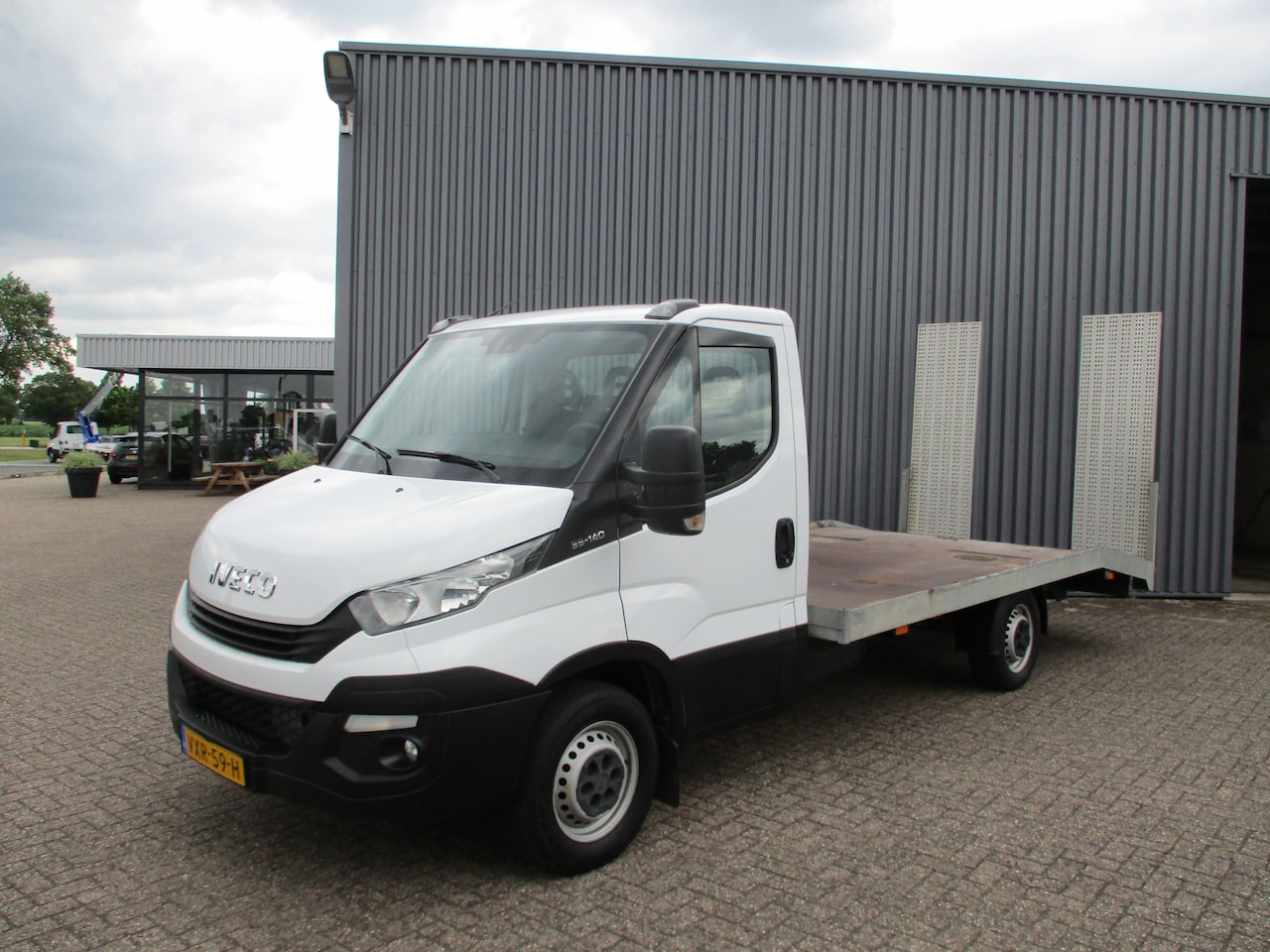Iveco Daily - 35 S 14 300 35S14 Oprijwagen, oprijbak Airco Trekhaak - AutoWereld.nl