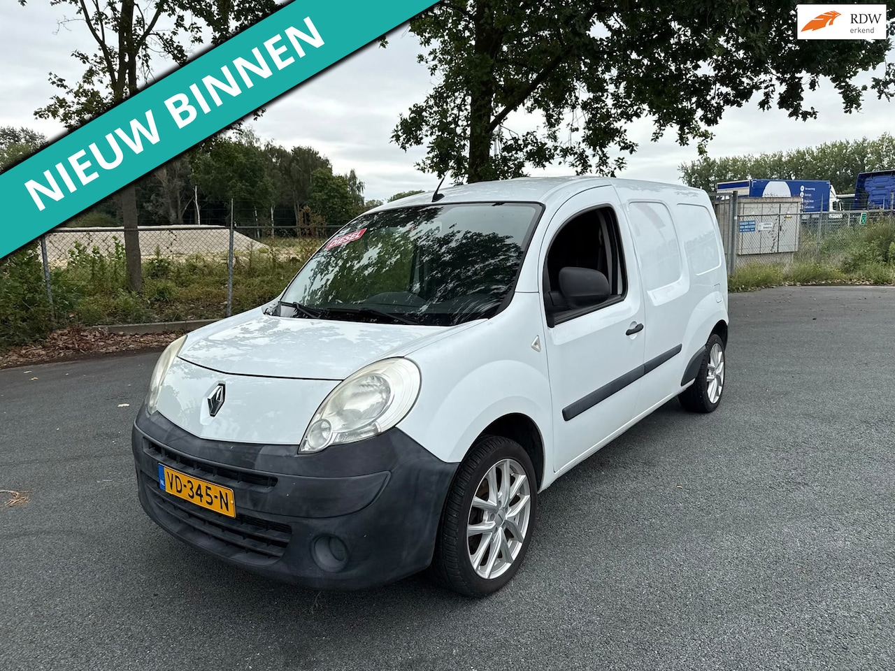 Renault Kangoo Express - 1.5 dCi 110 Express Maxi Black Edition 1.5 dCi 110 Express Maxi Black Edition - AutoWereld.nl
