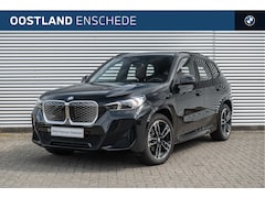 BMW iX1 - eDrive20 M Sport / Panoramadak / Achteruitrijcamera / Sportstoelen / M Adaptief onderstel