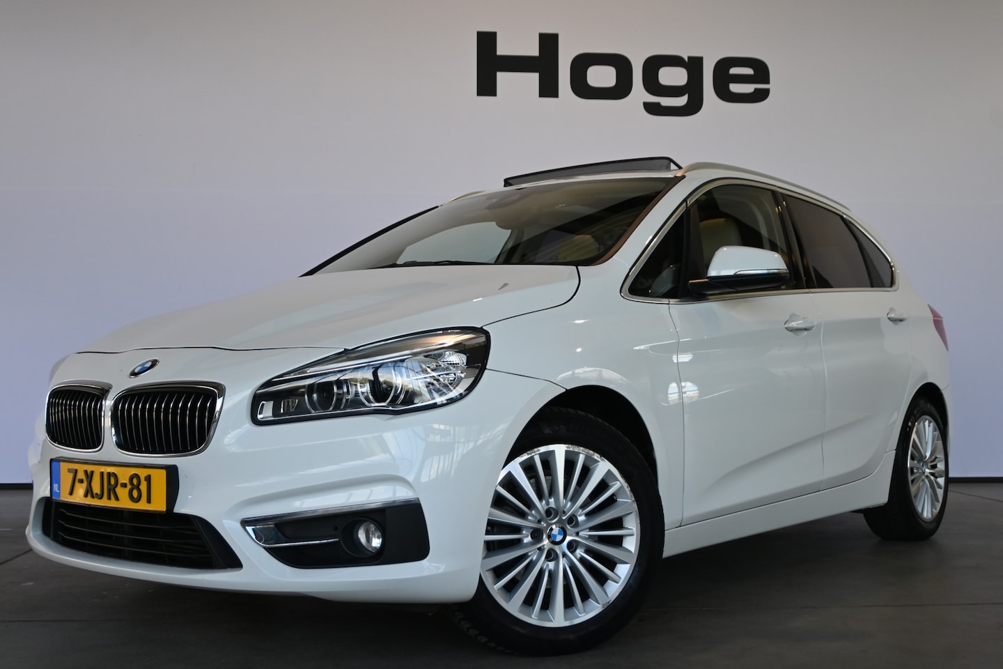 BMW 2-serie Active Tourer - 218i High Executive Nap Clima Cruise Panoramadak Trekhaak PDC Navigatie LED Stoelverwarmin - AutoWereld.nl