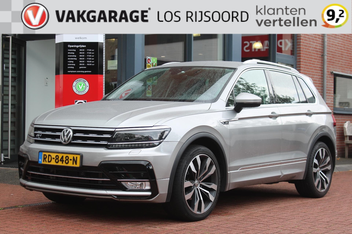 Volkswagen Tiguan - 1.4 TSI 4Motion *R-Line* | Carplay | Adaptive Cruise & Climate Control | Camera | Stoelver - AutoWereld.nl