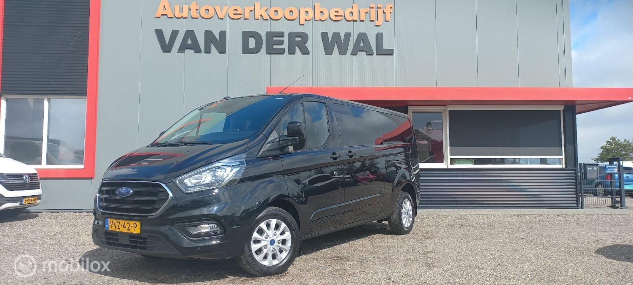 Ford Transit Custom - 300 2.0 TDCI L2H1 Limited DC/2XSCHUIFDEUR - AutoWereld.nl