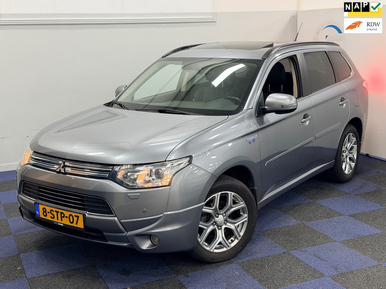 Mitsubishi Outlander - 2.0 PHEV Instyle+ / WINTERSET / SCHUIFKANTELDAK / NETTE AUTO - AutoWereld.nl