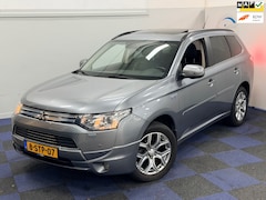Mitsubishi Outlander - 2.0 PHEV Instyle+ / WINTERSET / SCHUIFKANTELDAK / NETTE AUTO