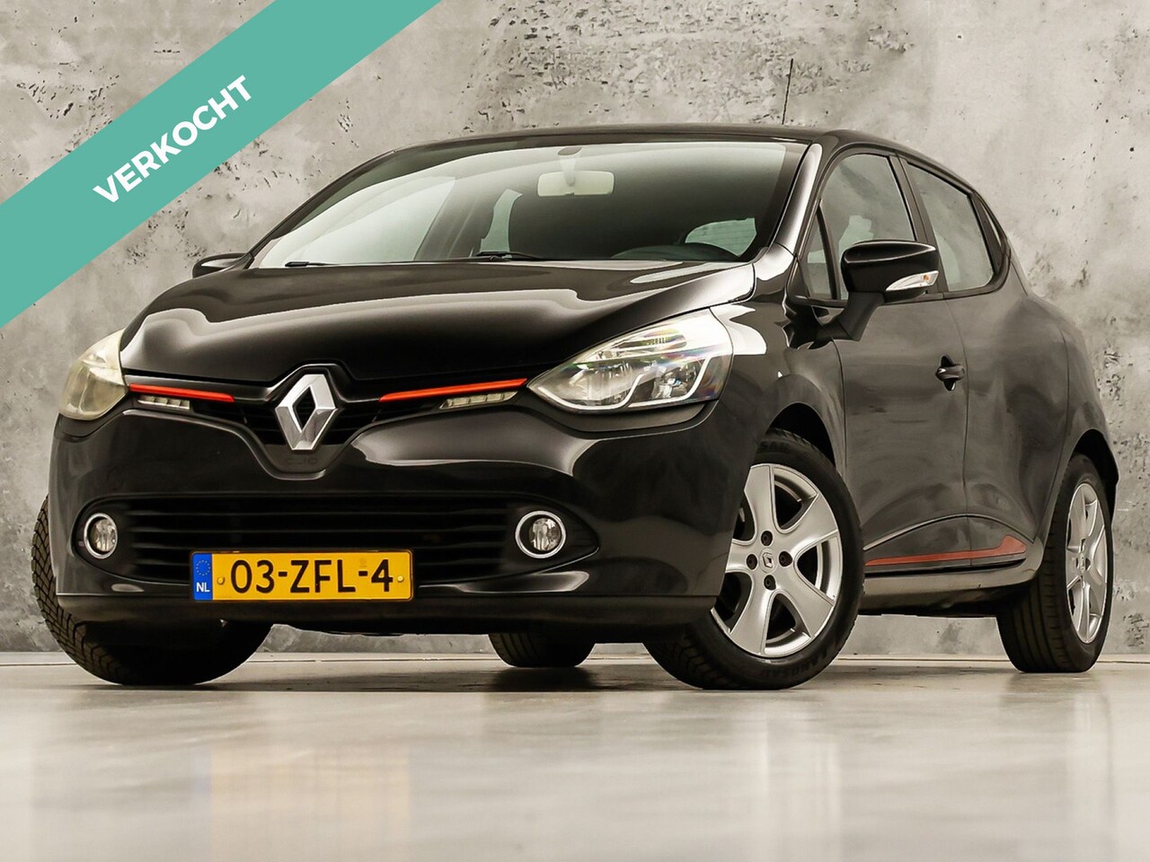 Renault Clio - 0.9 TCe Dynamic Sport (NAVIGATIE, CRUISE, LM VELGEN, SPORTSTOELEN, NIEUWE APK, NIEUWSTAAT) - AutoWereld.nl
