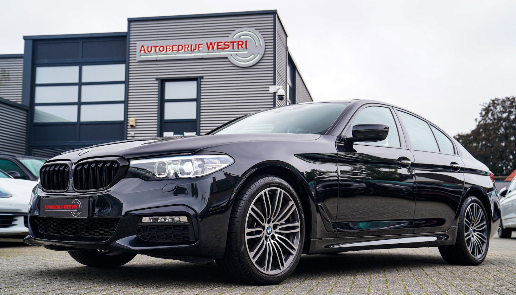 BMW 5-serie - 530i High Executive | Head Up Display | Panorama dak | Achteruitrijcamera | Apple Carplay - AutoWereld.nl