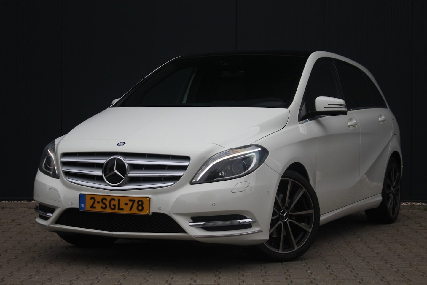 Mercedes-Benz B-klasse - 200 Ambition | Dealer onderhouden | Trekhaak | Automaat | Stoelverwarming | Airco | Cruise - AutoWereld.nl