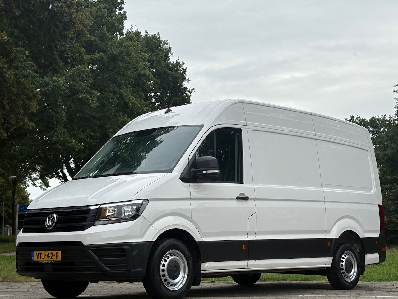 Volkswagen Crafter - 35 2.0 TDI L3H3|177PK|AUTOMAAT|trekhaak 3000KG|achteruitrijcamera|apple carplay|airco|crui - AutoWereld.nl