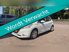 Peugeot 208 - 1.2 VTi Envy 5-deurs Clima Cruise Navi PDC Trekhaak Historie