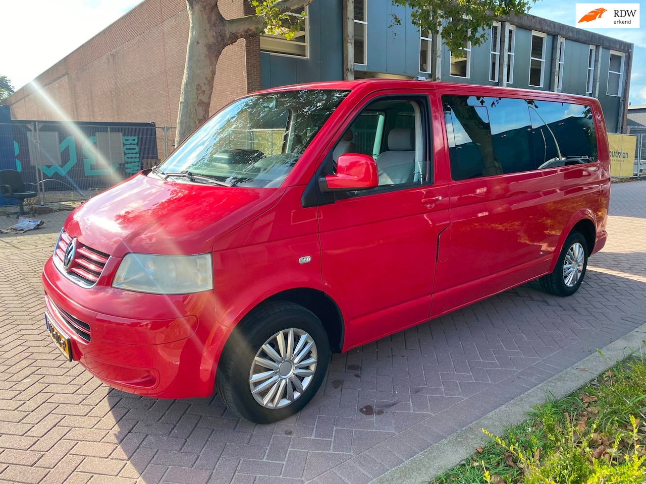 Volkswagen Transporter Kombi - 2.5 TDI 340 Comf.l. / Airco / Automaat / Cruise Control / PDC / 9Personen / 131PK /CARAVEL - AutoWereld.nl