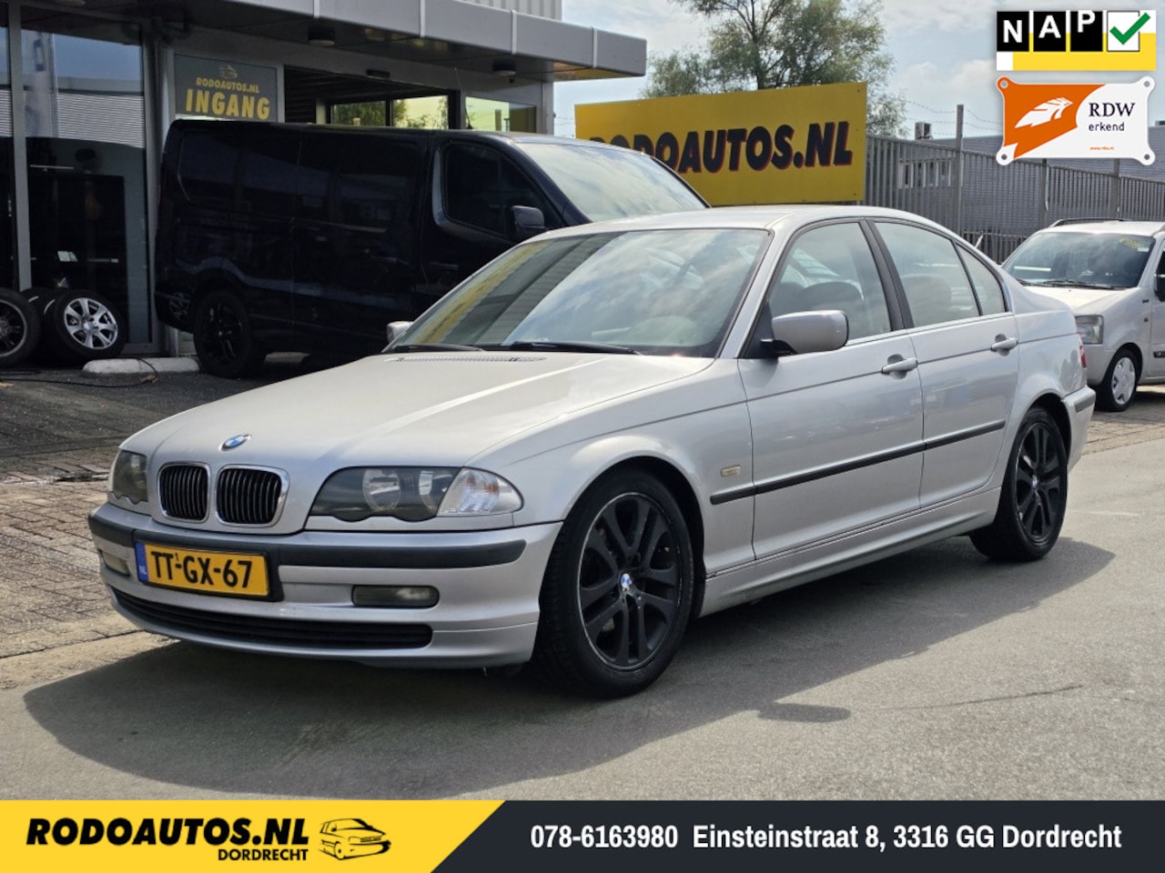 BMW 3-serie - 320i Executive 6 Cilinder Opknapper ✅ - AutoWereld.nl