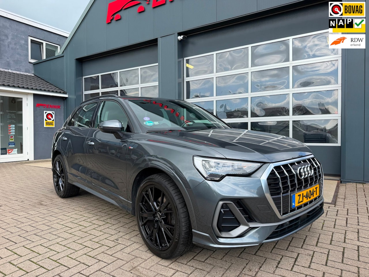 Audi Q3 - 35 TFSI S Line / Virtual / ACC / Led Matrix / Trekhaak . - AutoWereld.nl
