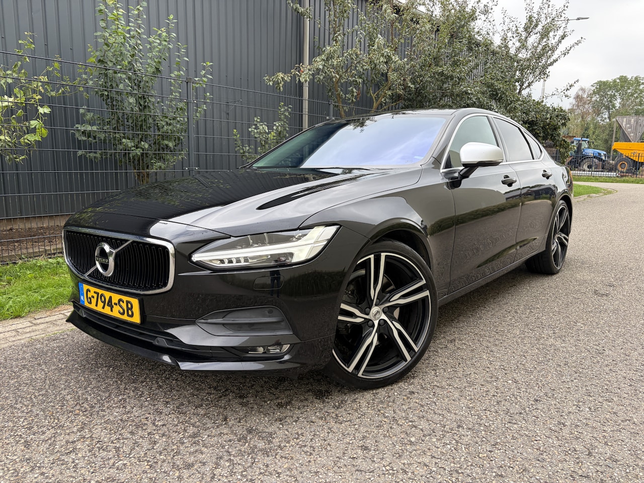 Volvo S90 - 2.0 T4 R-Design / AUTOMAAT / LEER / MEMORY / 167dkm! - AutoWereld.nl