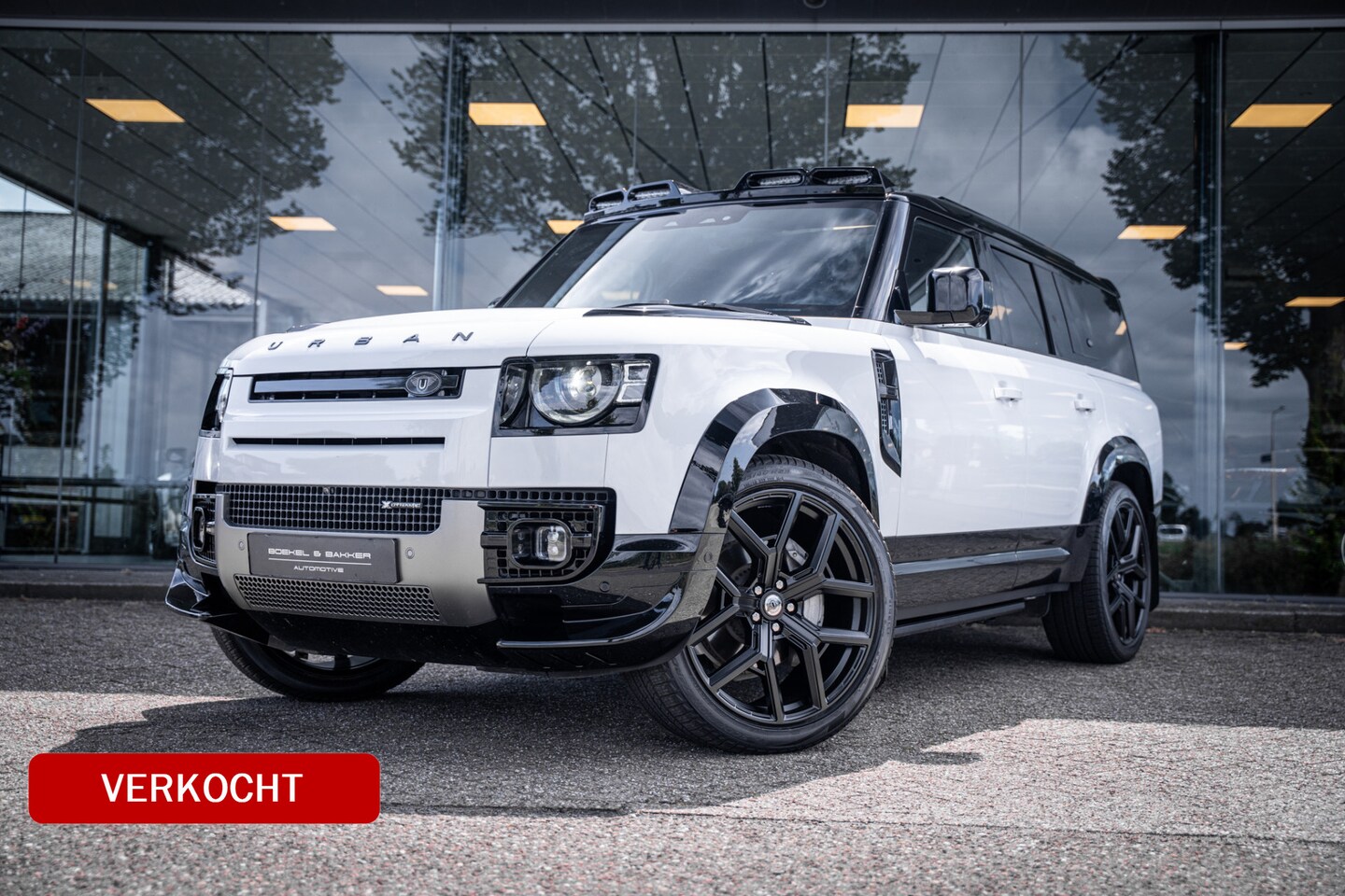 Land Rover Defender 130 - 3.0 P400 130 X-Dynamic SE 8-p ** Panodak ** Trekhaak ** Meridian ** Treeplanken ** URBAN * - AutoWereld.nl