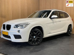 BMW X1 - SDrive20i|M-PAKKET|BLACK&WHITE|AUTOMAAT|PANORAMADAK|SPORT VOLLEDER|STOELVERWARMING-V|NAVIG