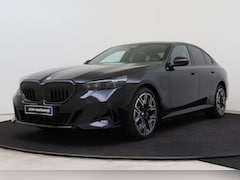 BMW 5-serie - 530e M Sport Automaat / Panoramadak / Trekhaak / Adaptieve LED / Stoelventilatie / Parking