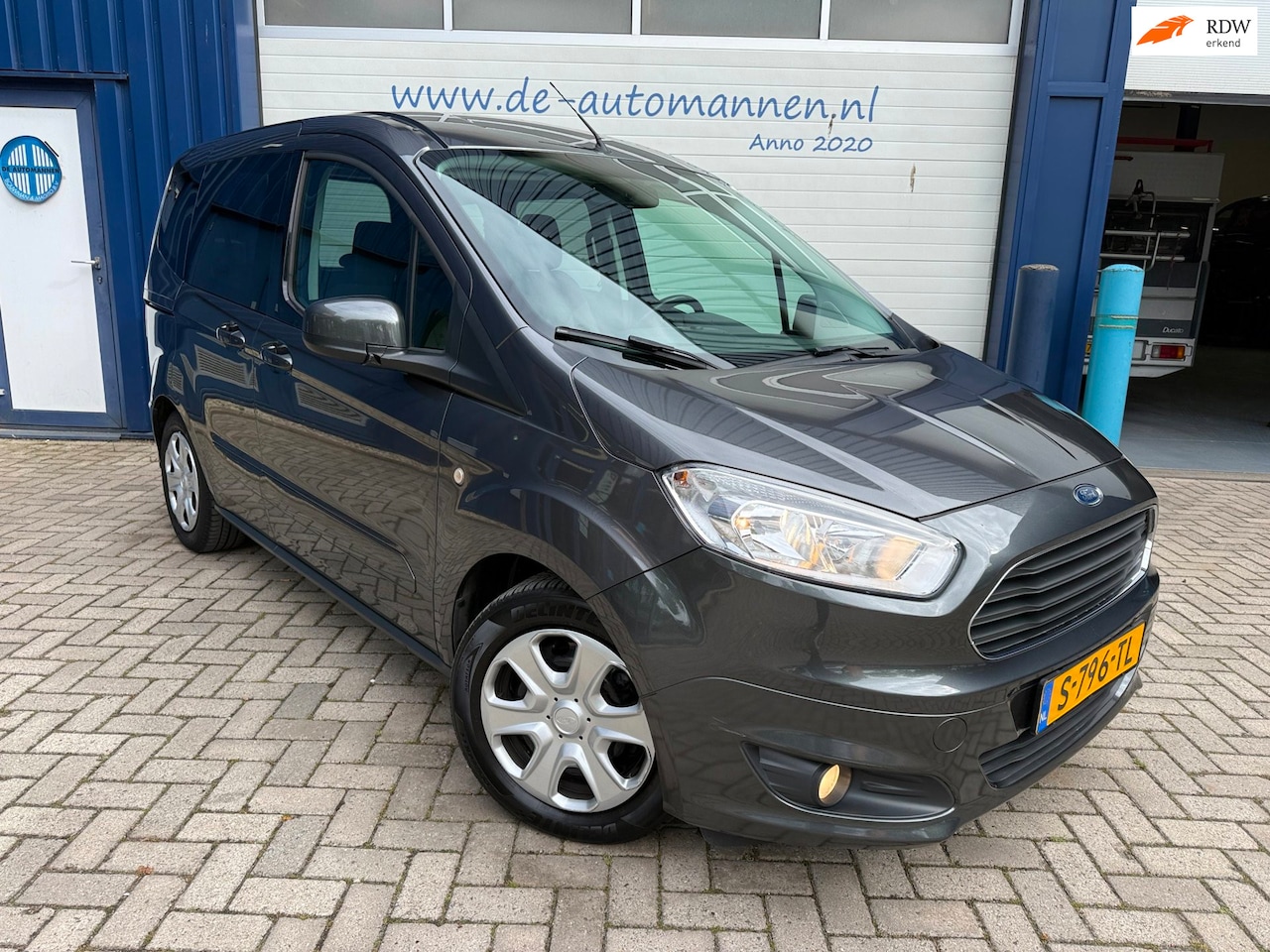 Ford Tourneo Courier - 1.0 Trend 100 pk / AIRCO / CRUISE / TREKHAAK / D.RIEM VERVANGEN - AutoWereld.nl