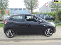 Peugeot 108 - 1.2 VTi Allure 2015 achter camera motor loopt 80%