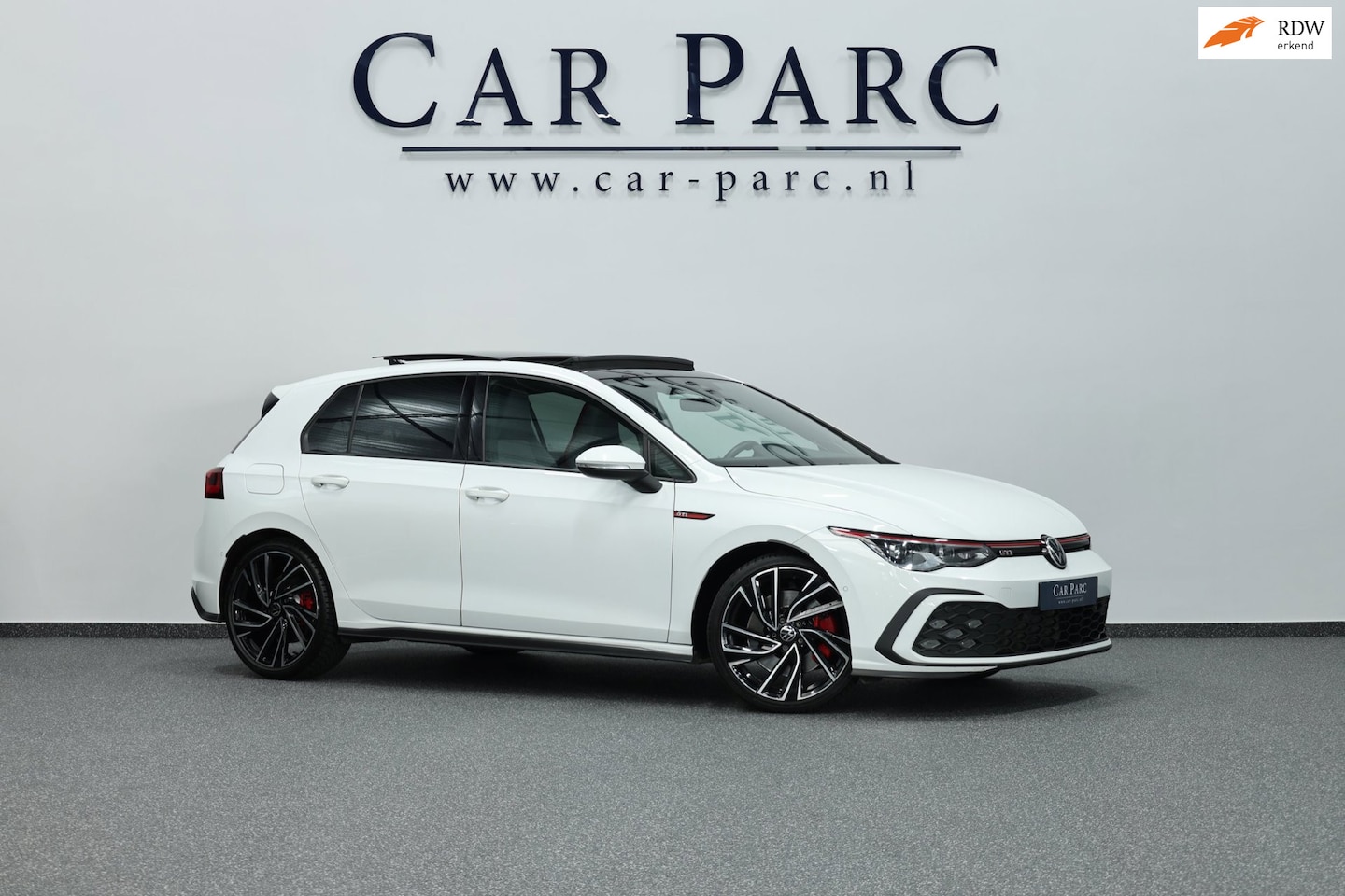 Volkswagen Golf - 2.0 TSI GTI 245+PK LED+IQ/PANO/HALF LEDER+S.VERWARMING/19"/LINE/ACC/ECC/12 MND GARANTIE! - AutoWereld.nl