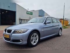 BMW 3-serie Touring - 318i Corporate Lease Luxury Line NAVI PSENSOR LEDER TREKHAAK 2 X SLEUTELS