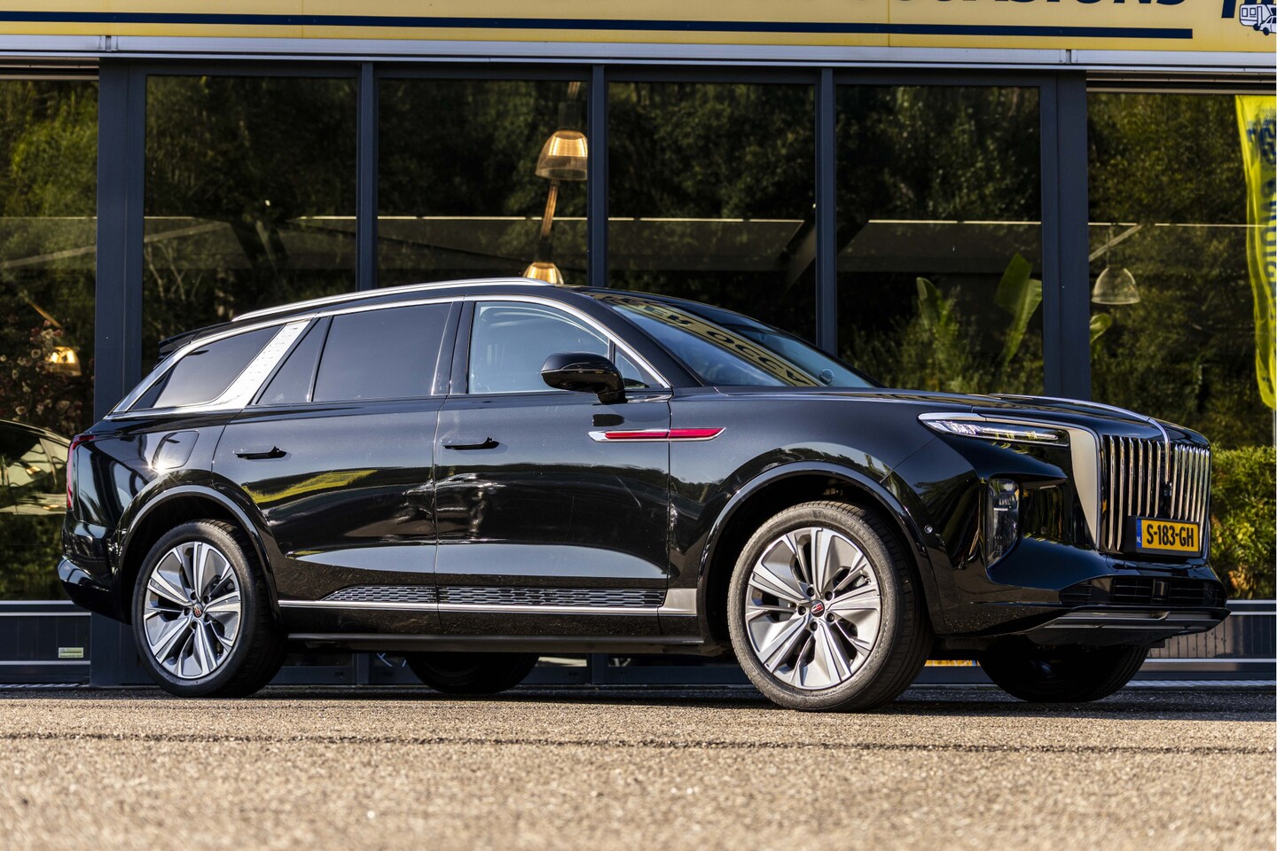Hongqi E-HS9 - Business 84 kWh - AutoWereld.nl