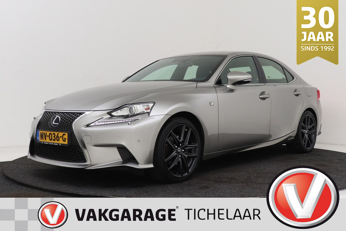 Lexus IS - 300h F Sport Line | Trekhaak | Elek stoelverstelling | Navigatie | Stoelverwarming | - AutoWereld.nl