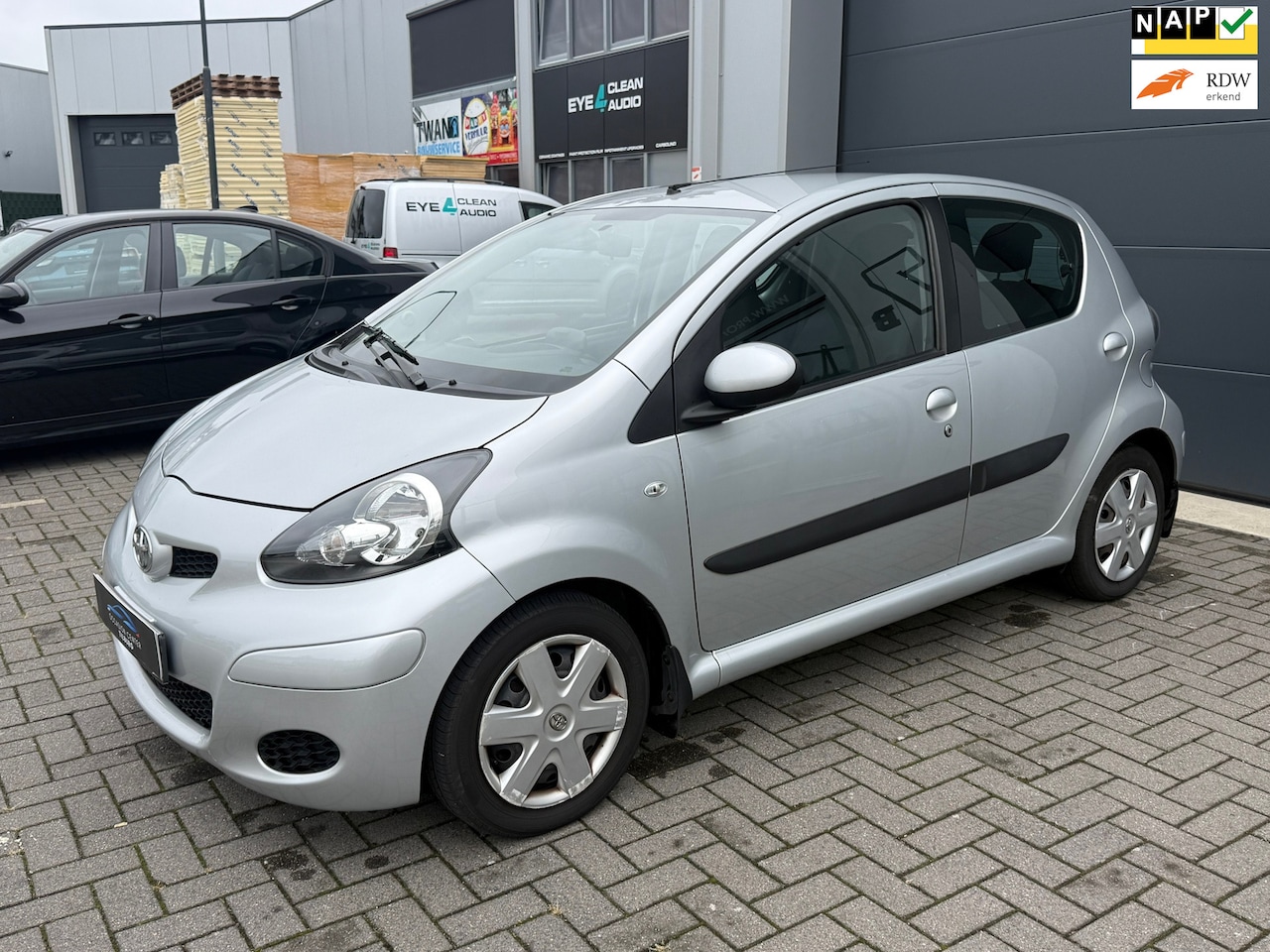 Toyota Aygo - 1.0 1e EIG AIRCO | NAVI | ELEKTR PAKKET | NAP | - AutoWereld.nl