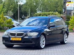 BMW 3-serie Touring - 318i High Executive | Automaat | Leder stoelen | Parkeersensoren | Elektrische spiegels en