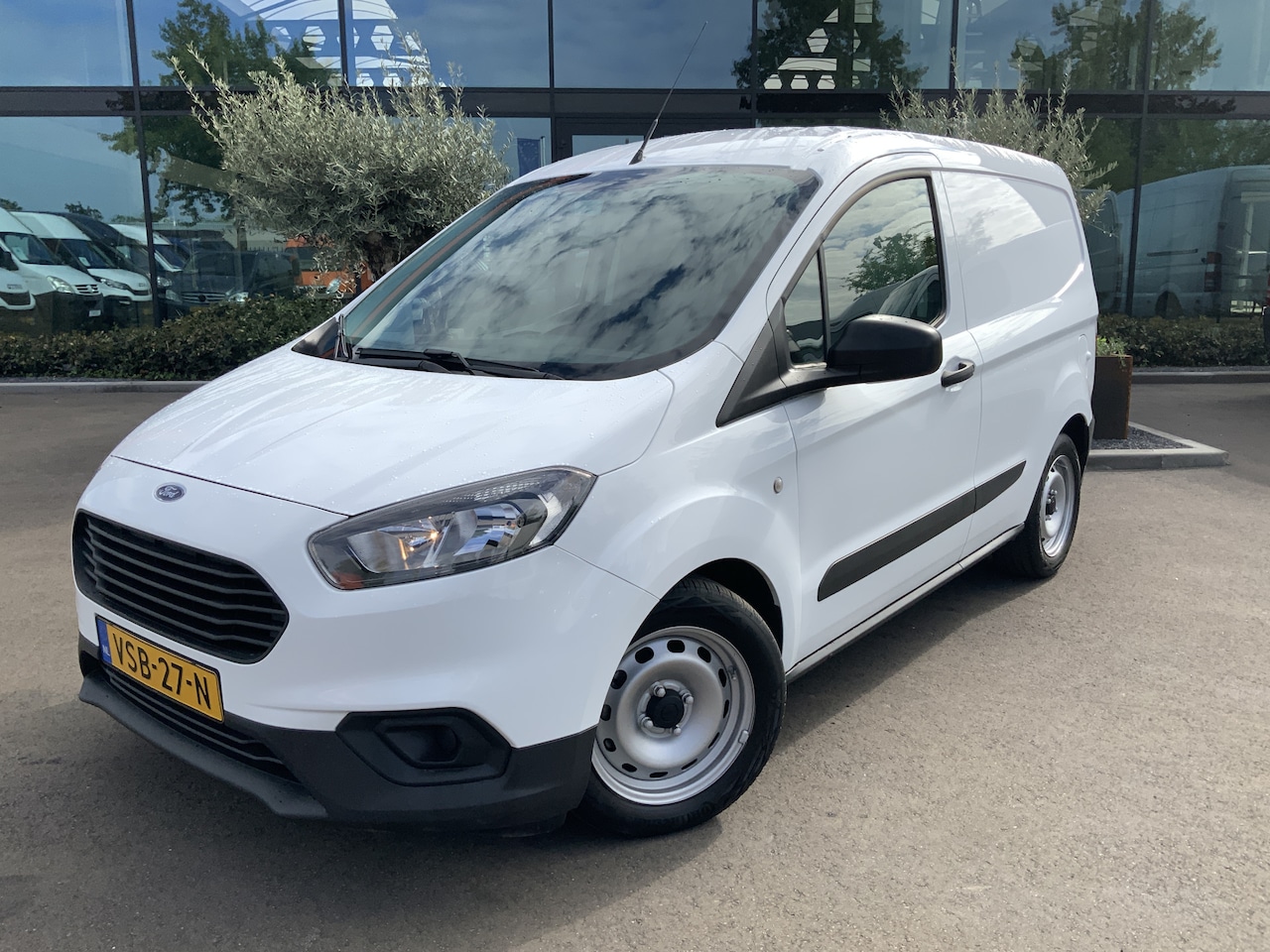 Ford Transit Courier - 1.5 TDCI Trend Duratorq S&S Airco Trekhaak 540 kg Euro 6 - AutoWereld.nl