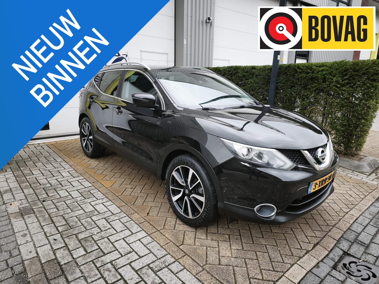 Nissan Qashqai - 1.2 Premier Edition Navigatie Camera Pano Trekhaak Leder Dodehoek Alle opties - AutoWereld.nl