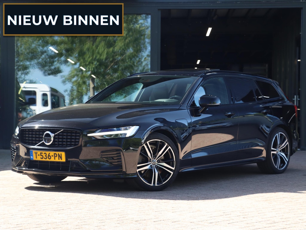 Volvo V60 - T8 Recharge AWD R-Design Pano | HarmanKardon | Trekhaak | Head Up - AutoWereld.nl