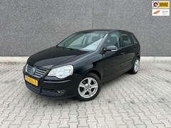 Volkswagen Polo - 1.4-16V | AUTOMAAT | TREKHAAK | A.CAMERA | ELEK RAMEN | APK T/M 31-5-2027 | AFLEVERBEURT |