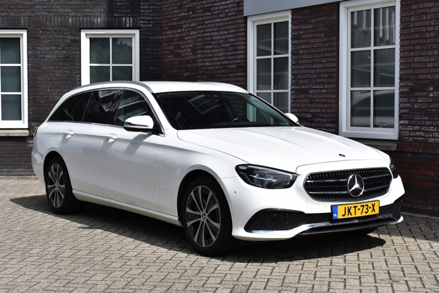 Mercedes-Benz E-klasse - 300 e Luxury Line Wij zijn op afspraak geopend! Graag bellen voor uw komst. - AutoWereld.nl