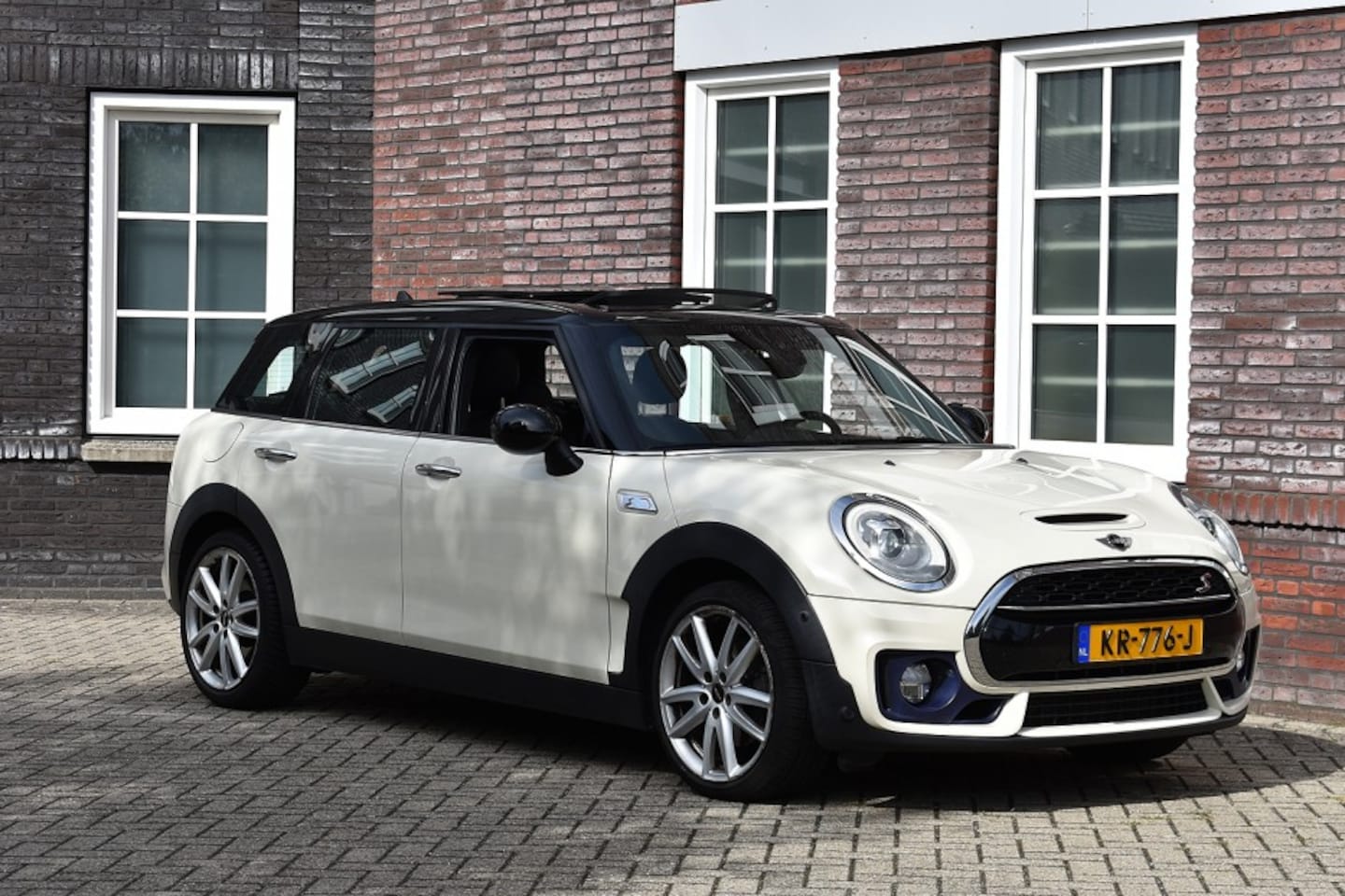 MINI Clubman - Cooper S 2.0 Cooper S Chili Serious Business Wij zijn op afspraak geopend! Graag bellen vo - AutoWereld.nl