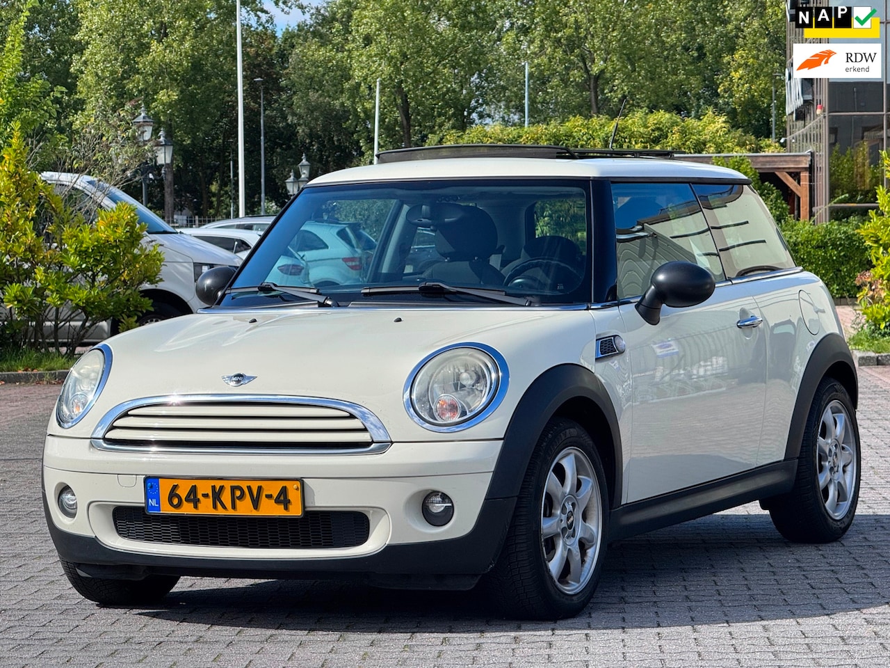 MINI 3-Deurs - 1.4 One Anniversary MK II | Panoramadak | Cruise control | Airco | Elektrische ramen | Air - AutoWereld.nl